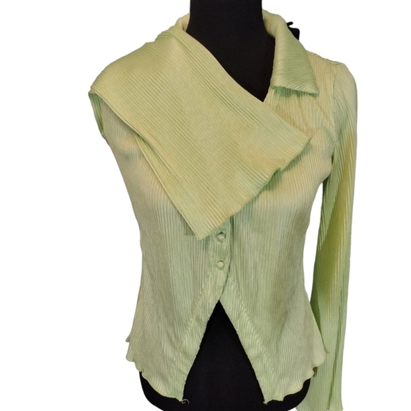 Three Button Top - Picture 3 of 4